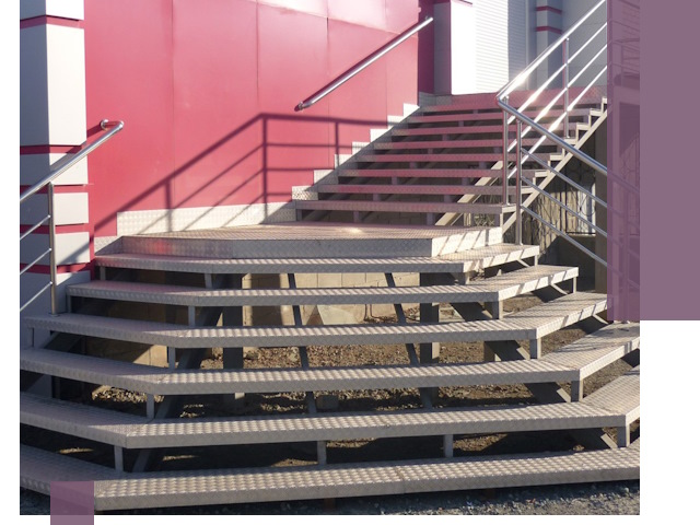 Лестницы для магазина в Ртищеве — изготовление и монтаж