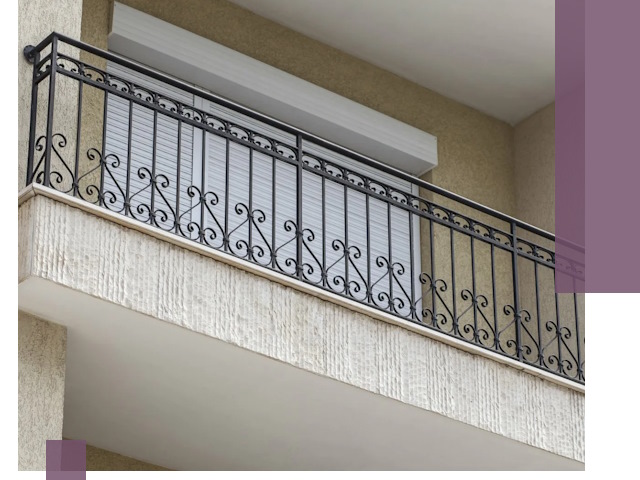 Балконные ограждения из металла и стекла в Ртищеве для домов