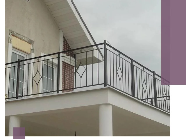 Изготовление балконных ограждений в Ртищеве из металла и стекла